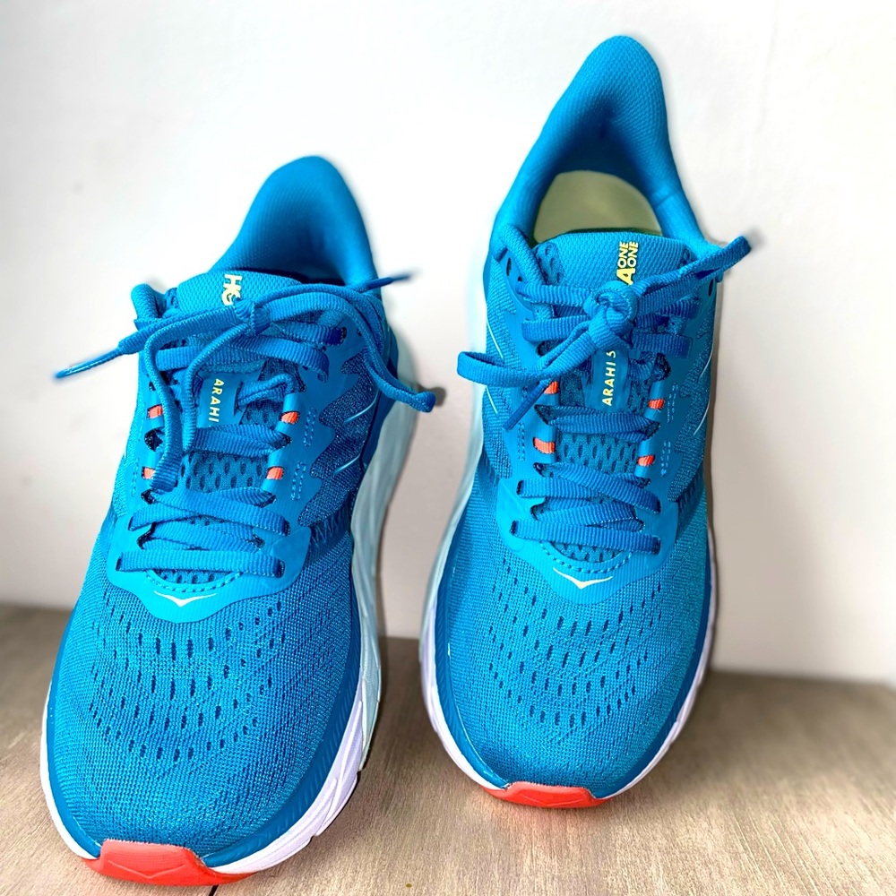 Women's Hoka One One Arahi 5 Sneaker - Size 6 - NWOTS